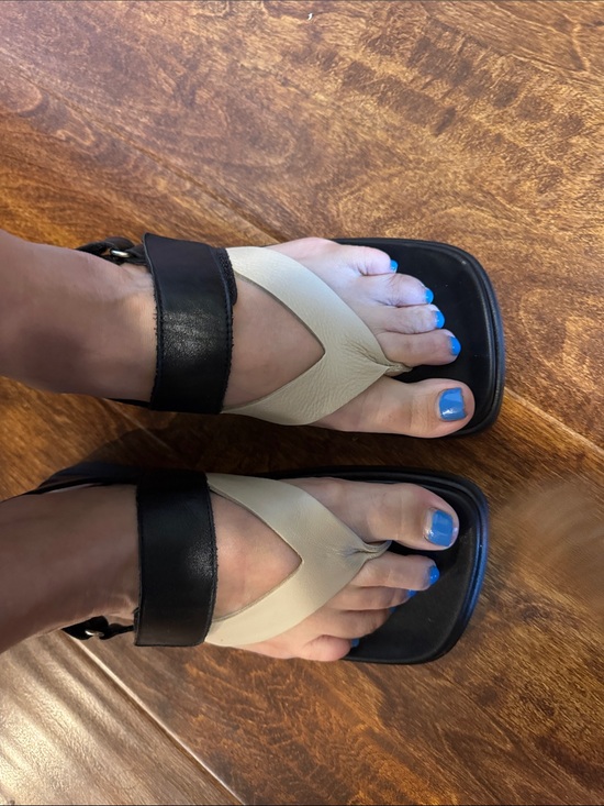 ALOHAS Shoes - ALOHAS Two-Tone Leather Thong Sandals — Black & Cream